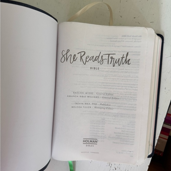 She reads truth bible - Picture 1 of 4